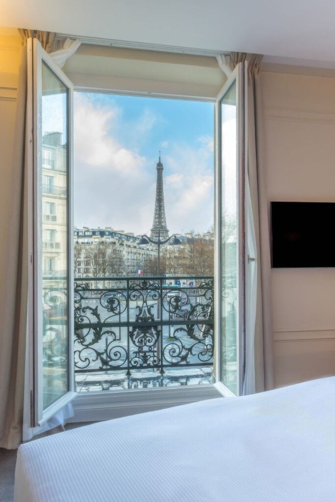 Hotel La Comtesse Paris Eiffel Tower View
