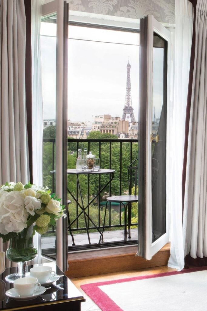 La Réserve Paris Hotel and Spa Eiffel Tower View
