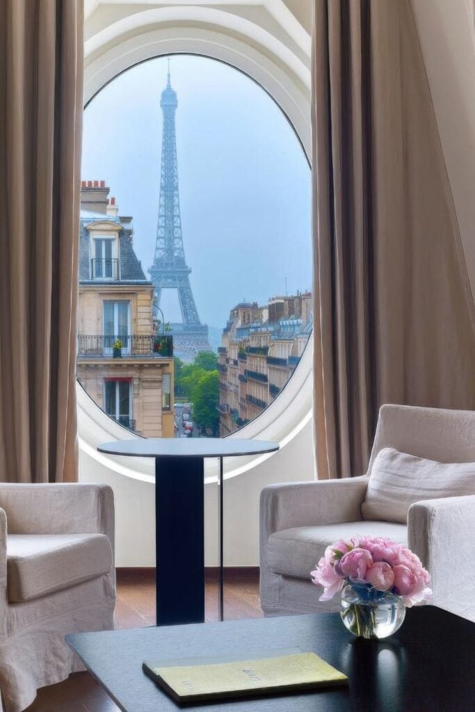 Le Metropolitan, Paris Tour Eiffel