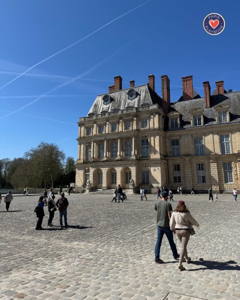 Château de Fontainebleau courtyard