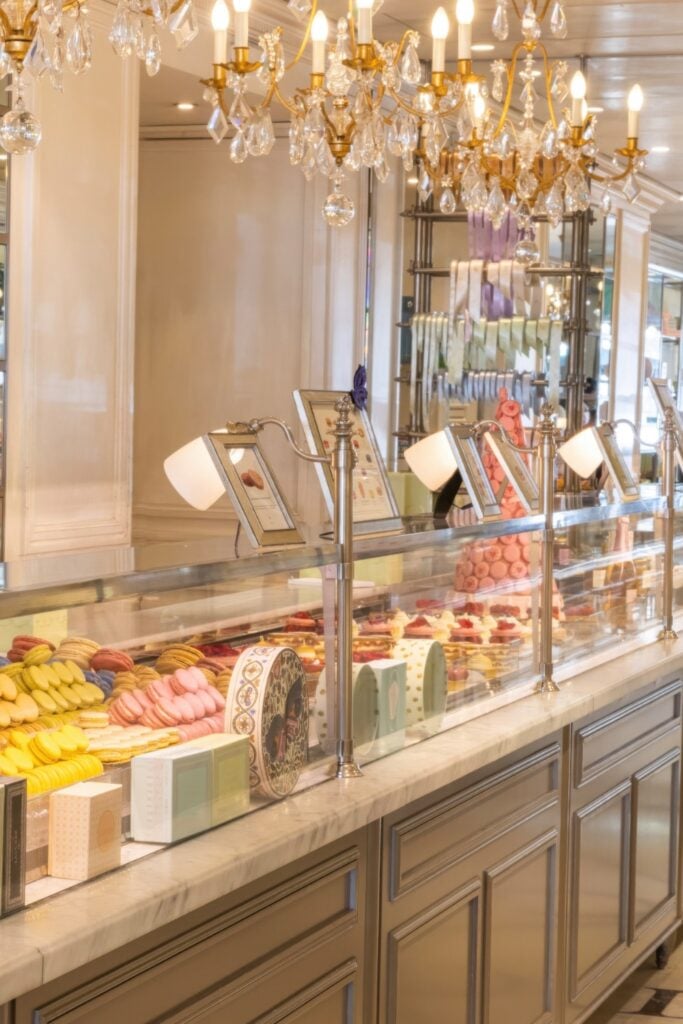 Ladurée pâtisserie in Paris