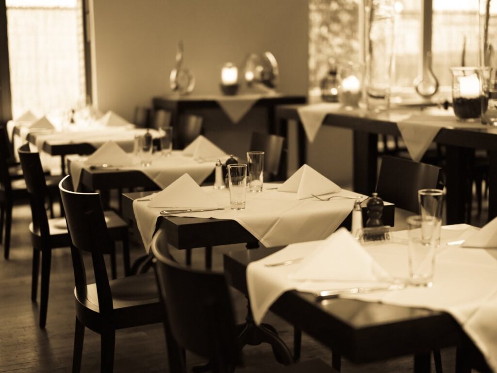 Dining Etiquette in Paris 17