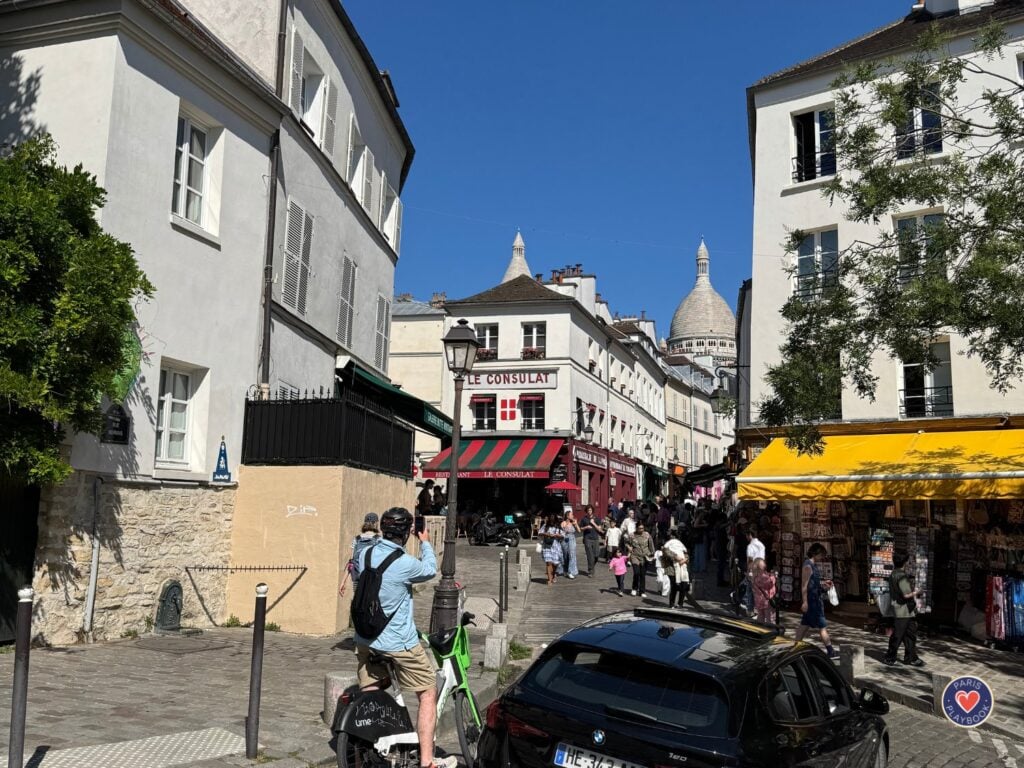 Le Consulat Bar in Montmartre