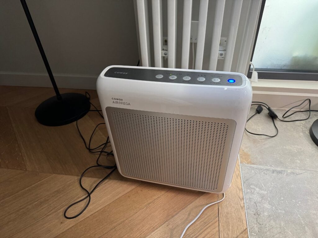 Air purifier in Paris apartment